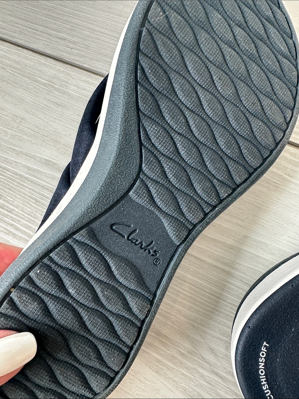 Clarks Cloudsteppers Black and White Women's Wedge Sandals - Picture 4 of 5